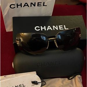 Authentic Chanel Sunglasses Women’s 4112 Black and Gold  Coco Mark Square Lens